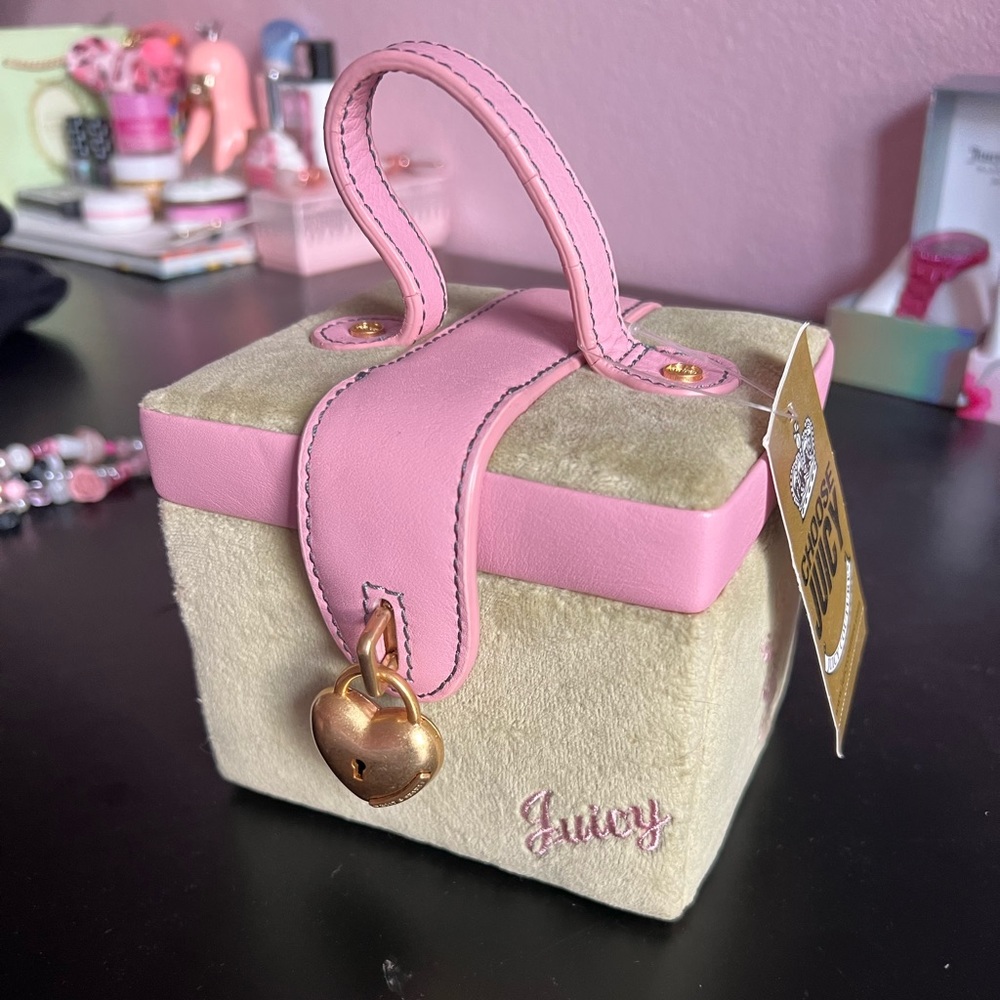 Rare Juicy Couture Velour Jewelry Box (feel free to offer lower)